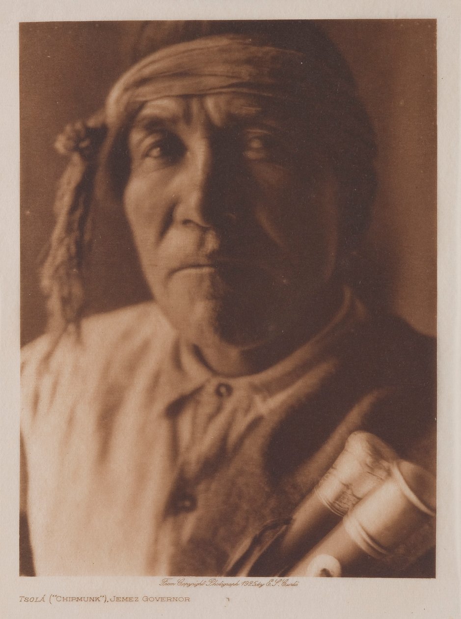 Tsola (Chipmunk), guvernør i Jemez av Edward S. Curtis