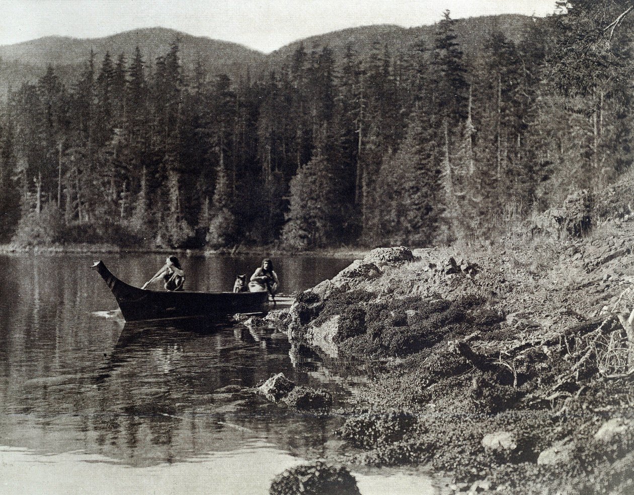 Amerikanske indianere på kanopadling på bredden av nootka av Edward Sheriff Curtis