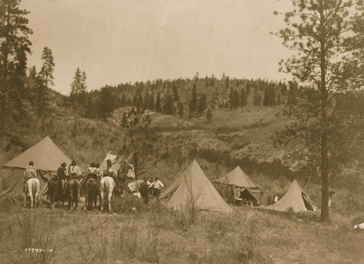 Forfatterleir blant Spokan 1910 (bilde) av Edward Sheriff Curtis