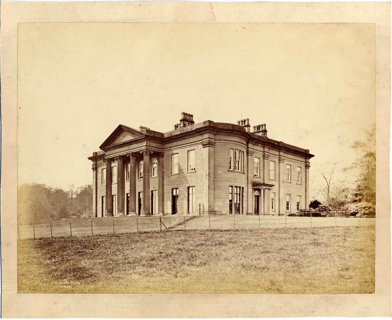 Utsikt over Roundhay-huset, Roundhay Park, Leeds (albumintrykk) av Edward Wormald