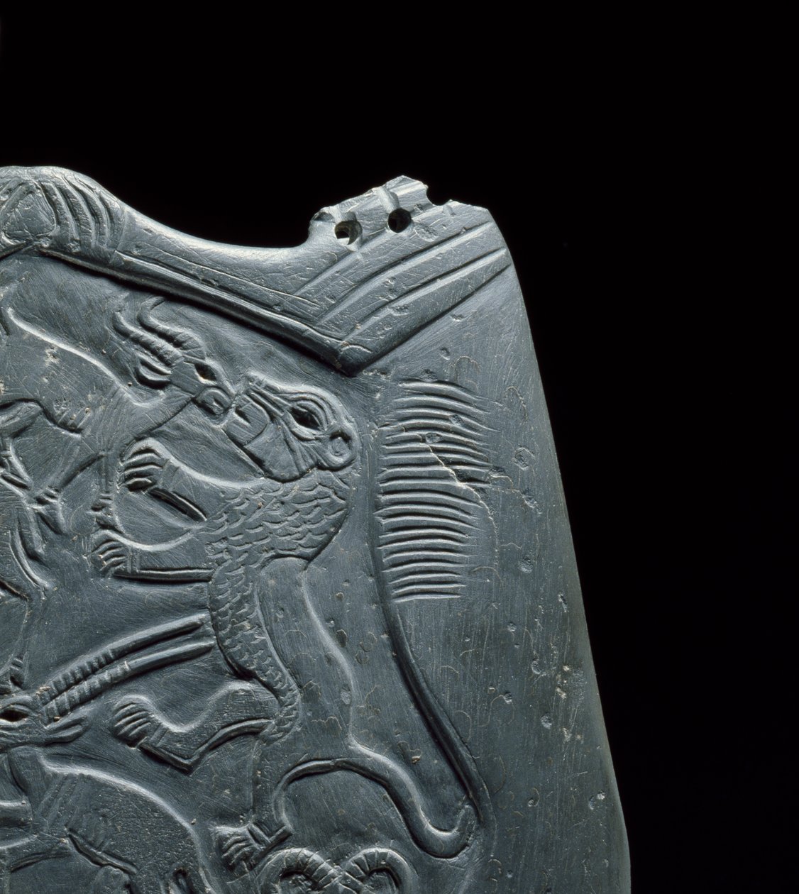 Seremoniell palett med et reservoar for sliping av øyemaling, omgitt av utskårne dyr, fra Main Deposit, Hierakonpolis, egyptisk, ca. 3000 f.Kr. skiferdetalj fra 114264 av Egyptian