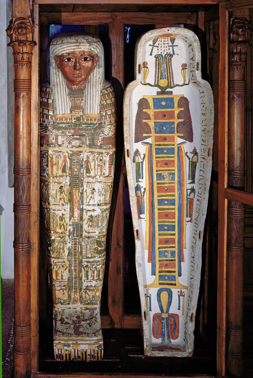 Egyptisk sarkofag dekket med hieroglyfer (malt tre) av Egyptian