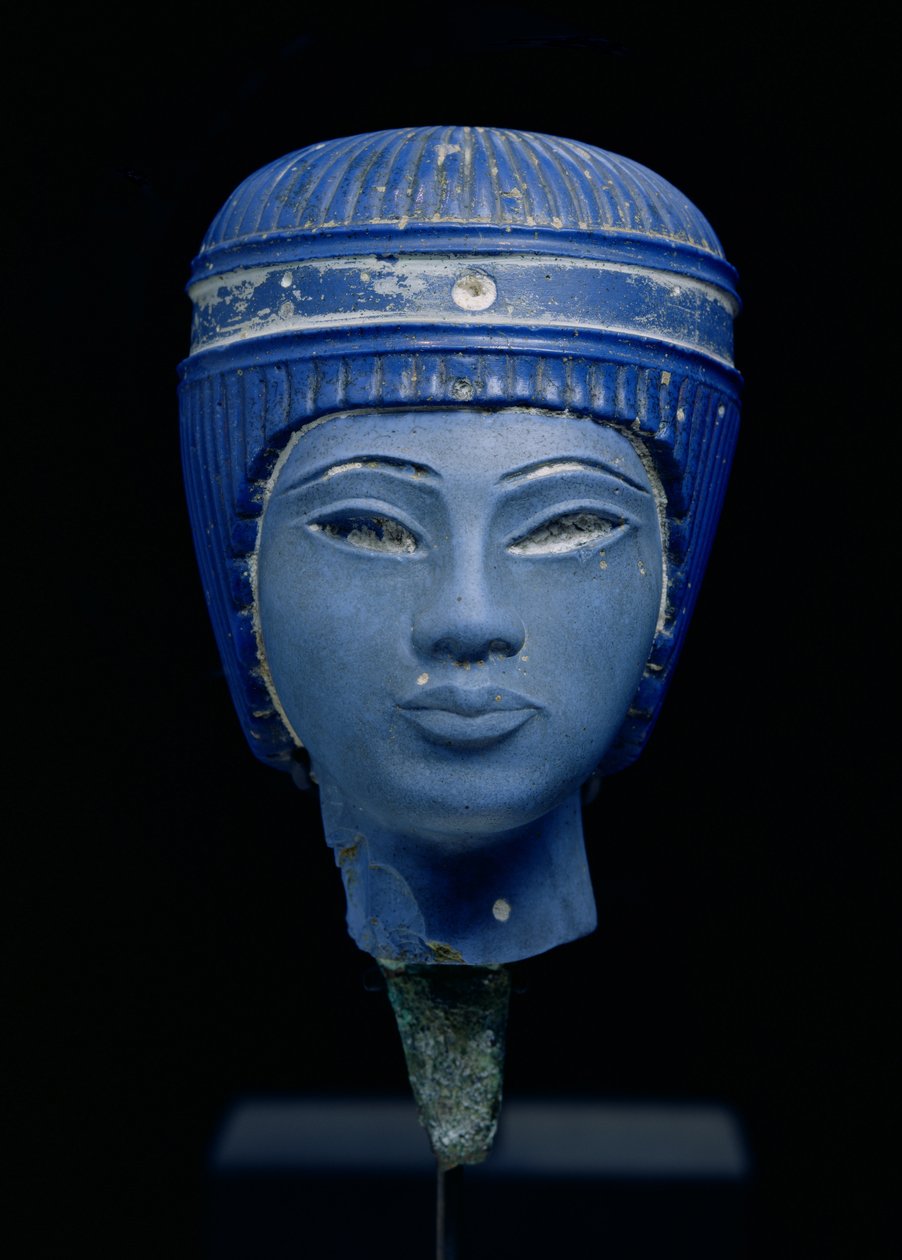 Falsk kongelig hode, opprinnelig antatt å være Tutankhamon (presset glass) (se også 93797) av Egyptian
