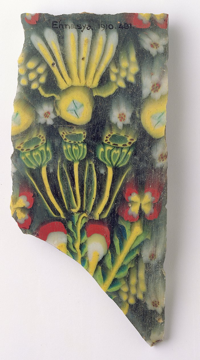 Fragment av en flis med nilotiske planter inkludert lotusfrukter, fra Ihnasya, Midt-Egypt, 1. århundre f.Kr. - 1. århundre e.Kr. (mosaikkglass) av Egyptian