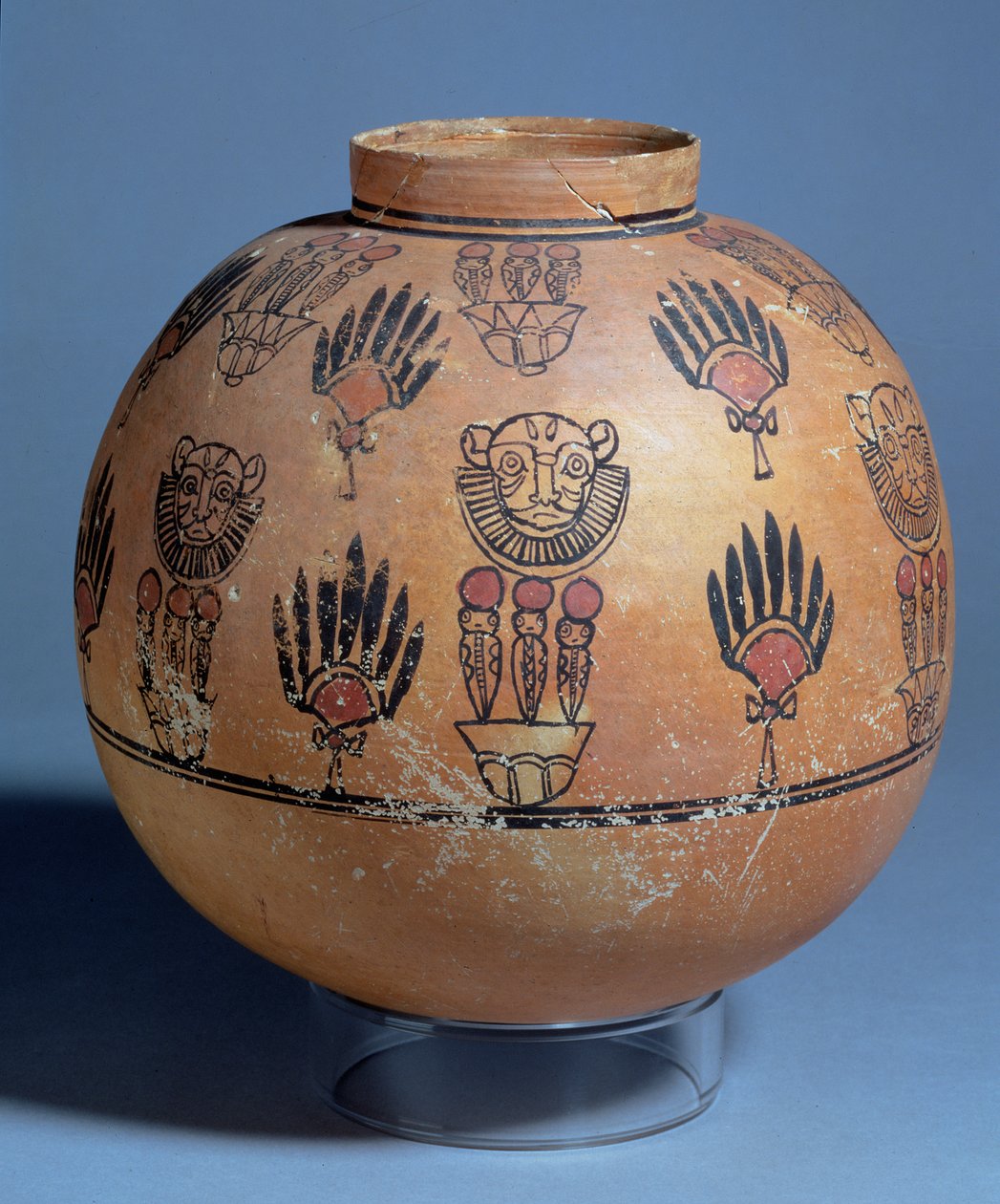 Krukke dekorert med løvemasker og kobragudinner på lotusblomster, fra grav 1090, Faras, Sudan, 1.-2. århundre e.Kr. (malt keramikk) av Egyptian