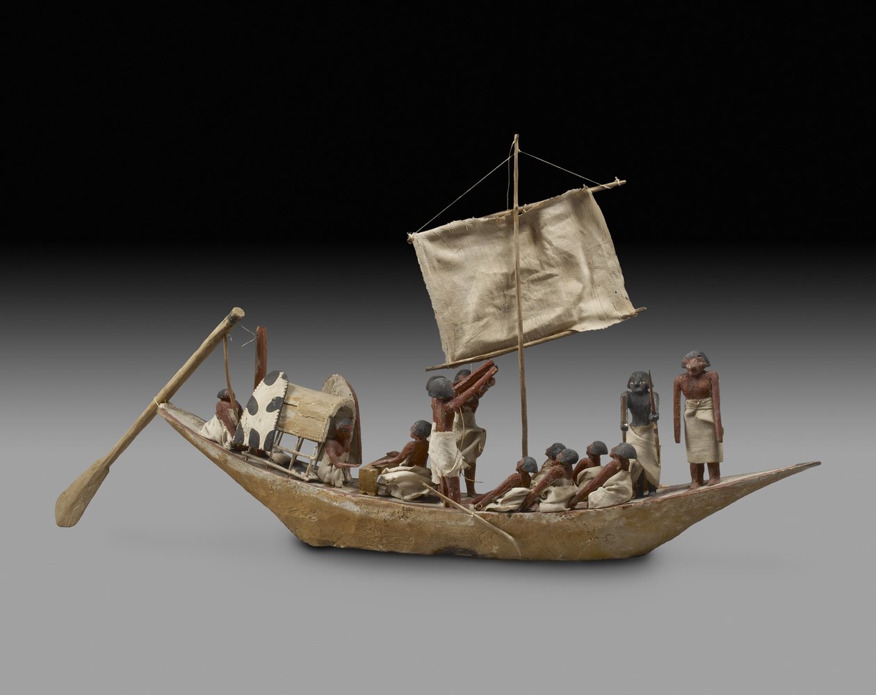 Modell krigsbåt med seil, årer og 14 figurer, 9.-11. dynasti (ca. 2125-1940) (tre, gesso, tekstil, maling, lin og snor) av Egyptian
