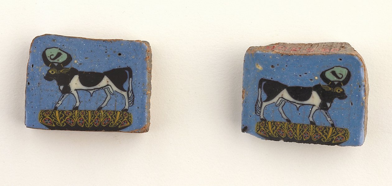 Mosaikkplaketter av en apis, eller hellig okse fra Memphis, ptolemaisk periode til romersk periode, 100 f.Kr.-100 e.Kr. (glass) av Egyptian