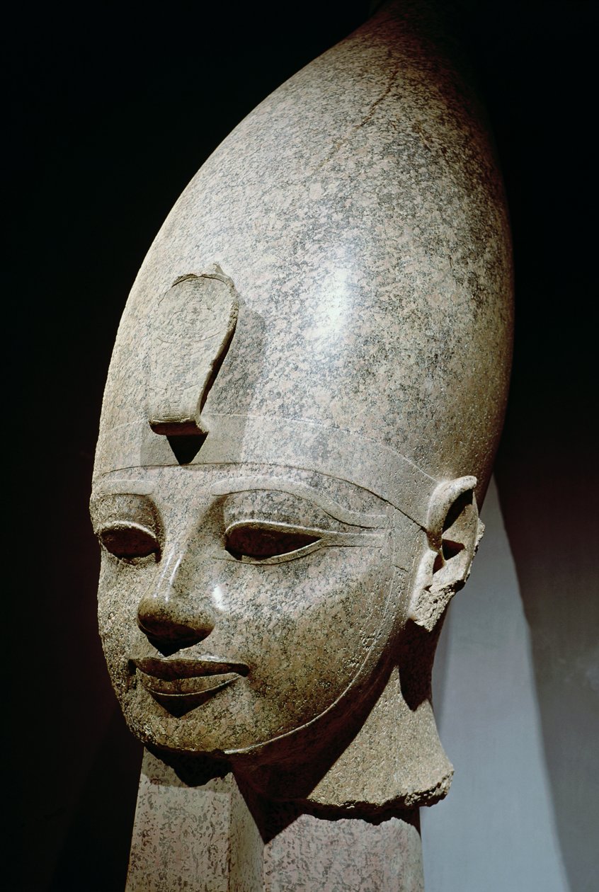 Kolossalt leder for Amenhotep III, fra al-Qurnah, New Kingdom (rosa granitt) av Egyptian 18th Dynasty