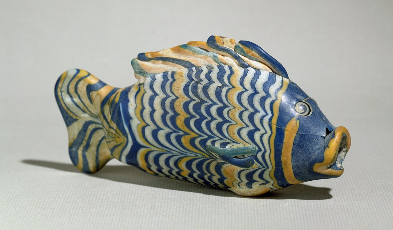 Kosmetisk kar i form av en fisk, fra Tell el-Amarna, New Kingdom, ca. 1390-1336 f.Kr. (polykromt glass) (se også 348552) av Egyptian 18th Dynasty