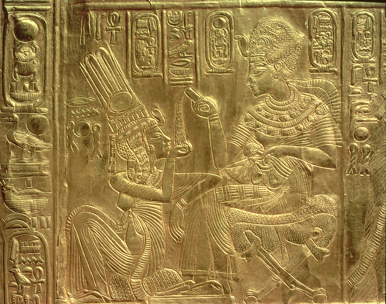 Detalj fra den gyldne helligdommen, Tutankhamons skatt (tre overtrukket med et lag med gesso og dekket med arkgull) av Egyptian 18th Dynasty
