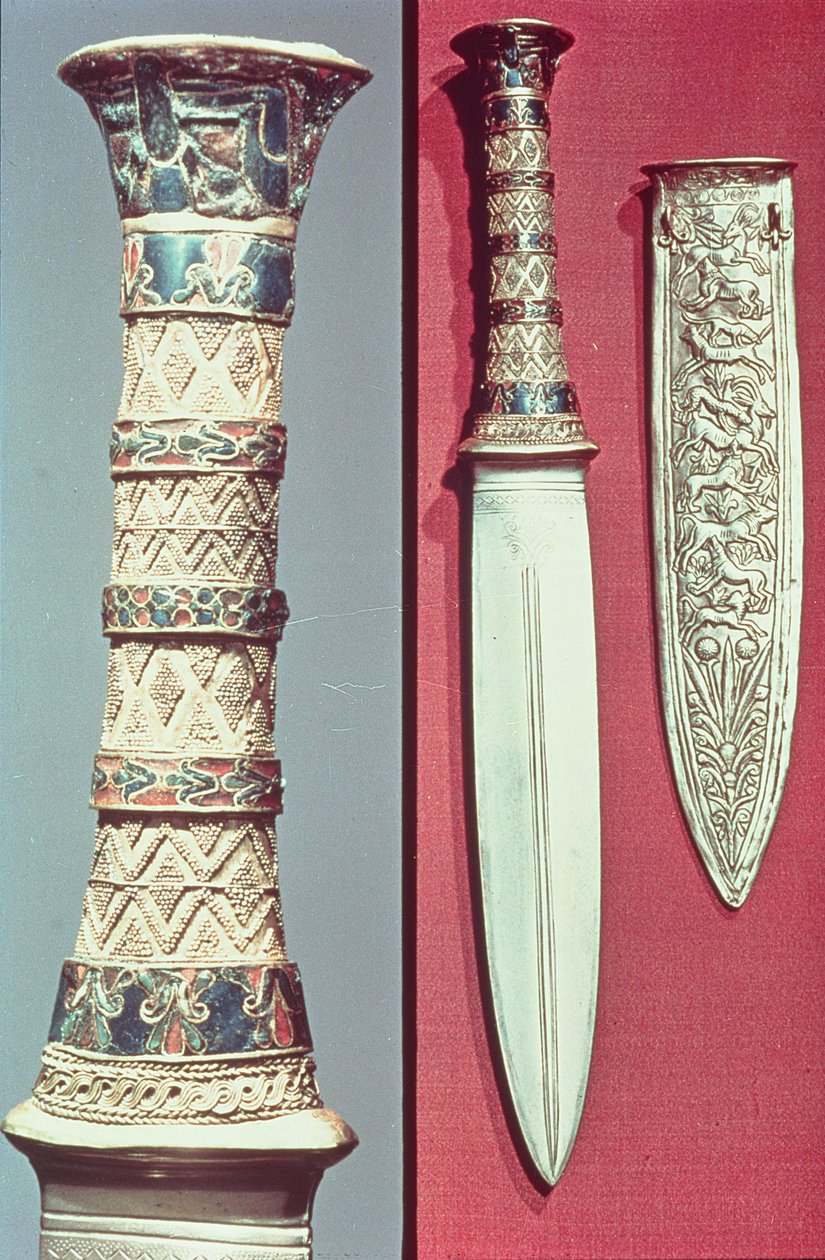 Gulldolk og skjede, Tutankhamon-skatt, ca. 1340 f.Kr av Egyptian 18th Dynasty