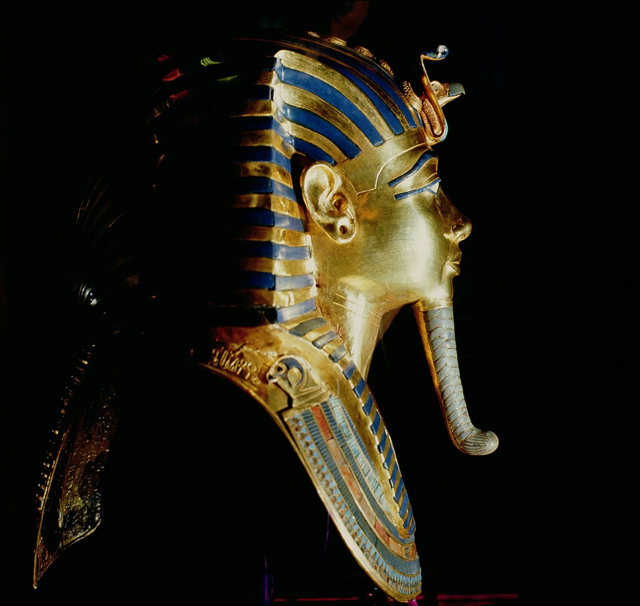 Gullmaske av Tutankhamun, fra Tutankhamons grav, (ca. 1370-1352 f.Kr.) Nytt rike (gull innlagt med lapis lazuli) av Egyptian 18th Dynasty