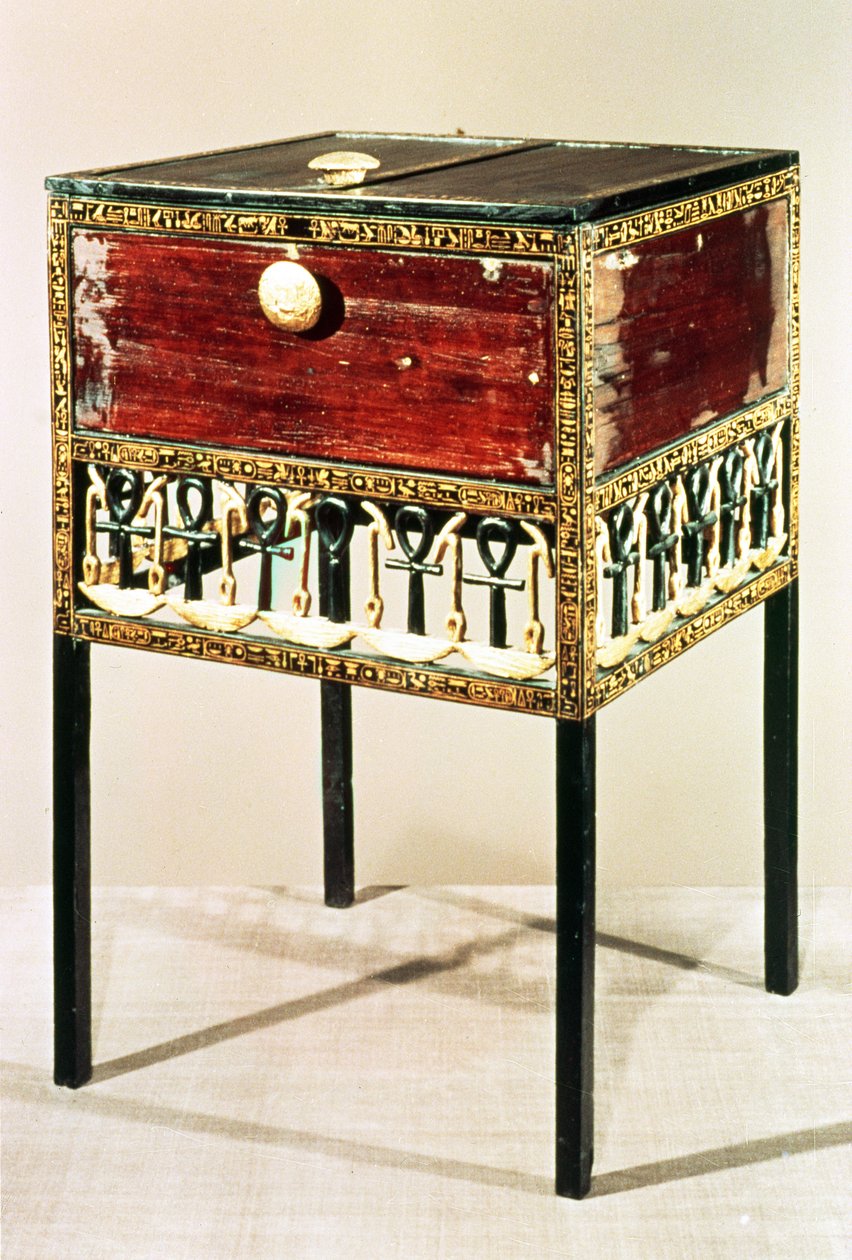 Utsmykket skap fra Treasure of Tutankhamon av Egyptian 18th Dynasty