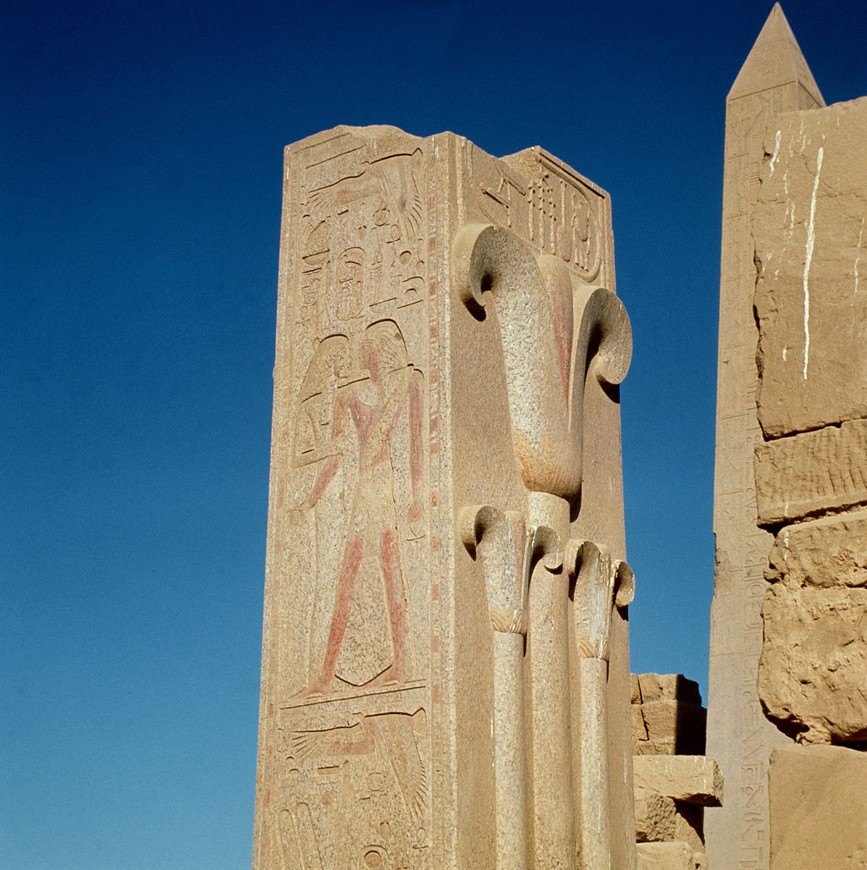 Søyle dekorert med stiliserte papyrusplanter, fra Great Temple of Amun-komplekset, New Kingdom (se også 59219) av Egyptian 18th Dynasty