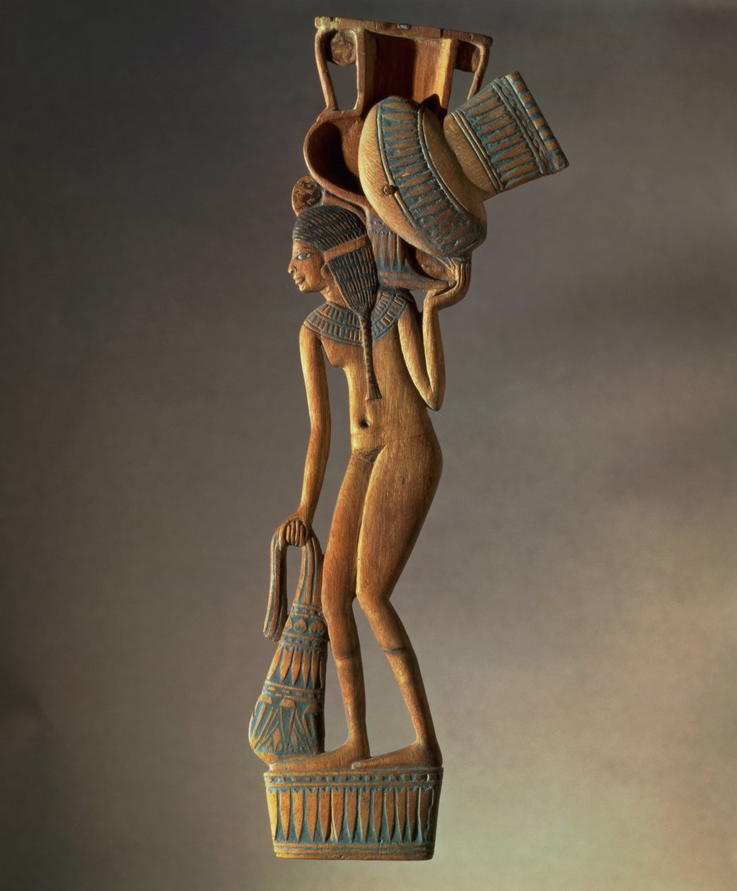 Skje med et flatt håndtak i form av en ung jente som bærer et kar som danner skålen med lokk, New Kingdom (tre) av Egyptian 18th Dynasty