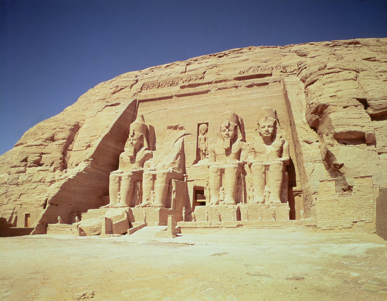 Fasade til Ramses II-tempelet, New Kingdom, ca. 1279-1213 f.Kr av Egyptian 19th Dynasty
