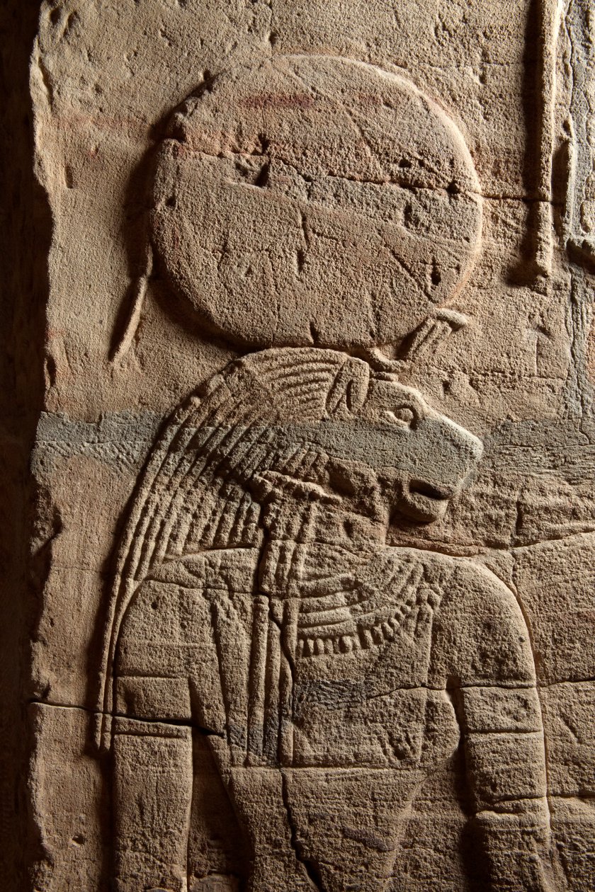 Relieff på en helligdom reist av farao Taharqa i hoffet til Temple of Amun bygget av ham i Kawa i Nubia, 25. dynasti, sen periode, 690-64 f.Kr. sandsteinsdetalj fra 107896 av Egyptian 25th Dynasty