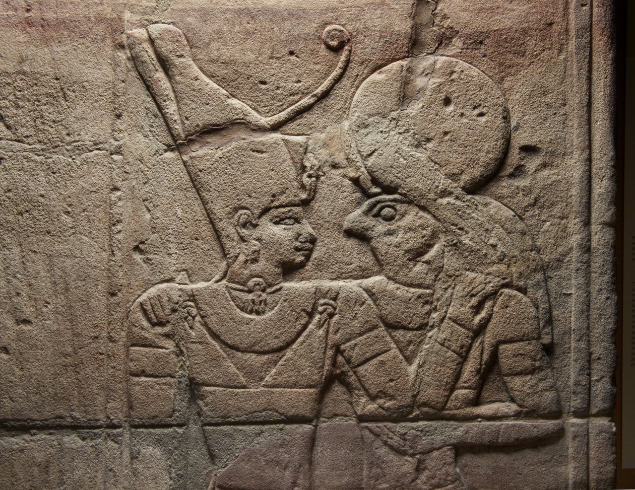 Relieff på en helligdom reist av farao Taharqa i hoffet til Temple of Amun bygget av ham i Kawa i Nubia, 25. dynasti, sen periode, 690-64 f.Kr. sandsteinsdetalj fra 107896 av Egyptian 25th Dynasty