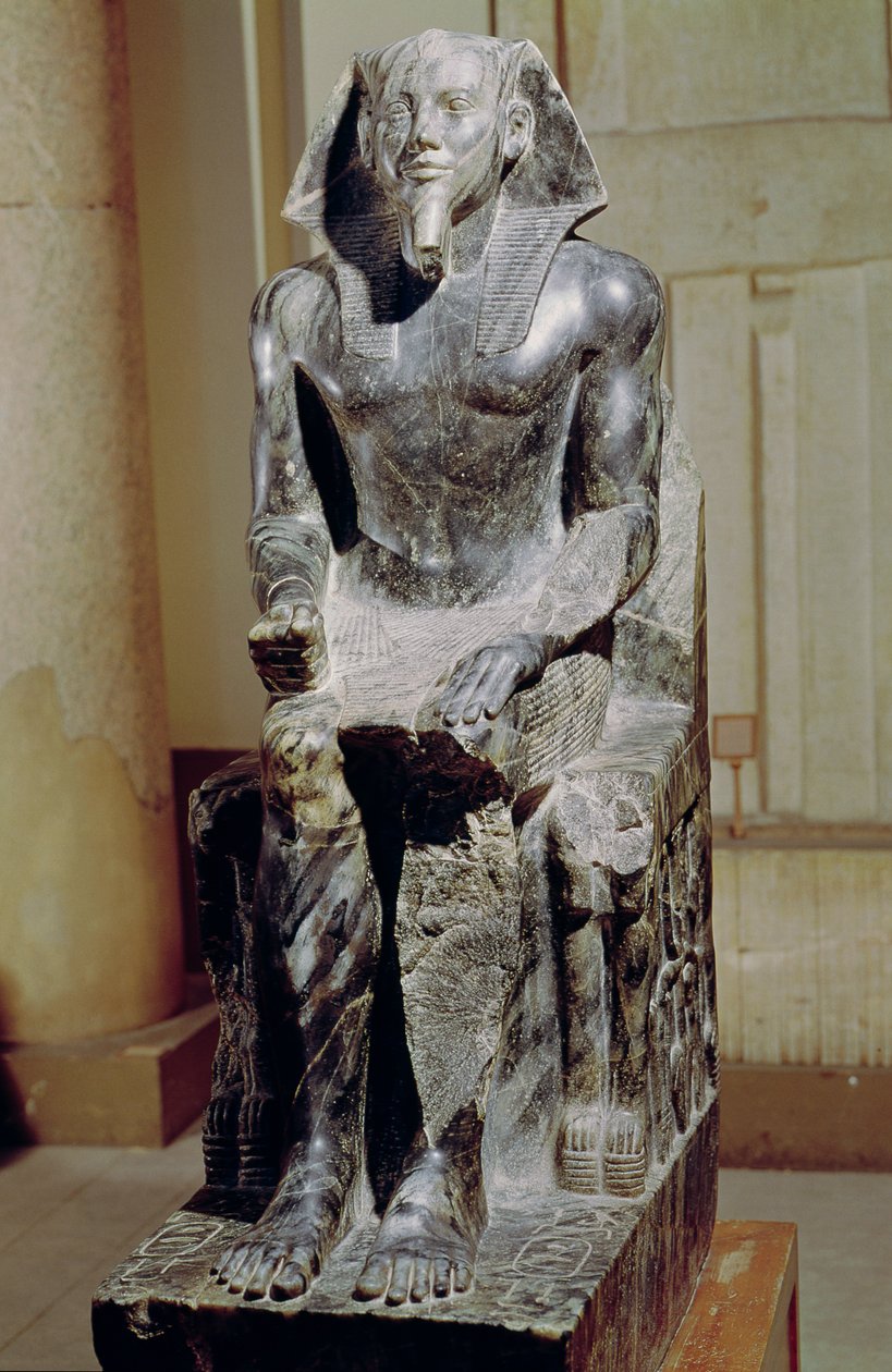 Statue av Khafre (2520-2494 f.Kr.) tronet, fra daltempelet til Khafre-pyramiden i Giza, Gamleriket, ca. 2540-2505 f.Kr. (dioritt) (se også 68319) av Egyptian 4th Dynasty