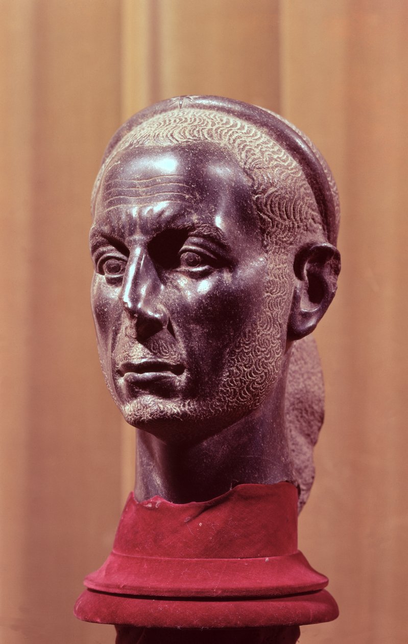 Hodet for en statue av en skjeggete prest med et stjerneformet diadem, antatt å være en portrettbyste av Julius Caesar (ca. 100-44 f.Kr.), egyptisk, fra Nildeltaet (dioritt) av Egyptian School