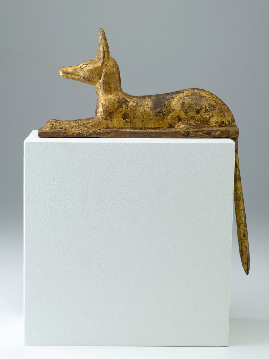Anubis i form av en liggende sjakal, 26.-25. dynasti, sen periode, 715-525 f.Kr. (tre med gesso og forgylling) av Egyptian