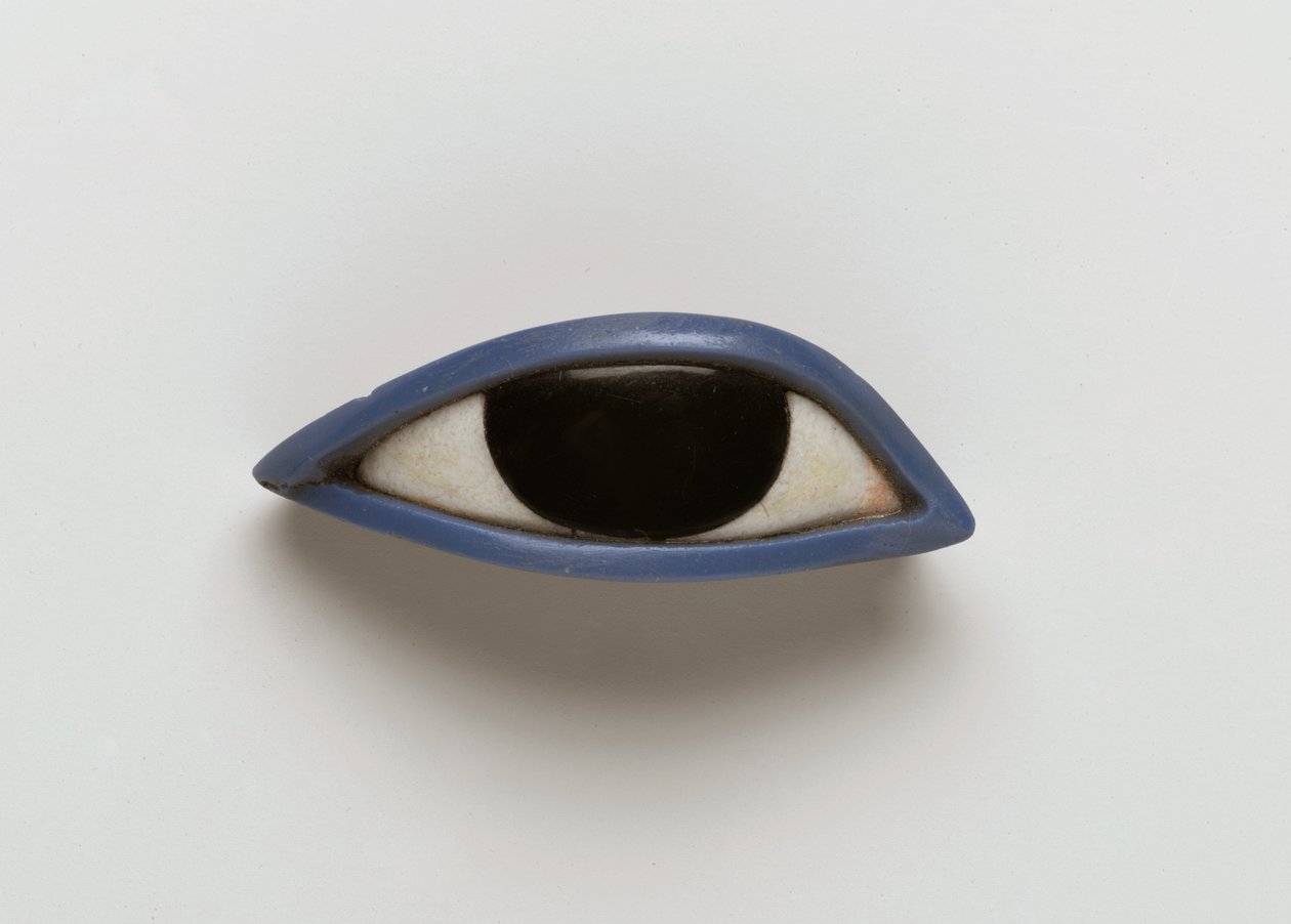 Høyre øye fra en antropoid kiste (obsidian, krystallinsk og blått glass) av Egyptian