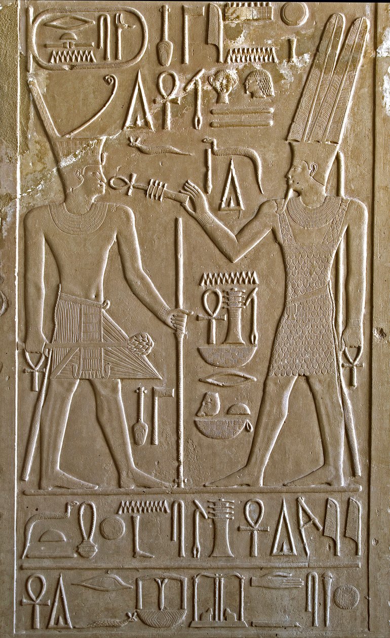 Egyptisk antikvitet: hieroglyf som viser Sesostris I som mottar fra hendene til Amon RA symbolene på liv og helse - hvitt kapell til farao Sesostris I (1962-1928 f.Kr.) 12. dynasti, helligdom bygget for å hylle guden Amon - open sky museum of Ka av Egyptian 12th Dynasty