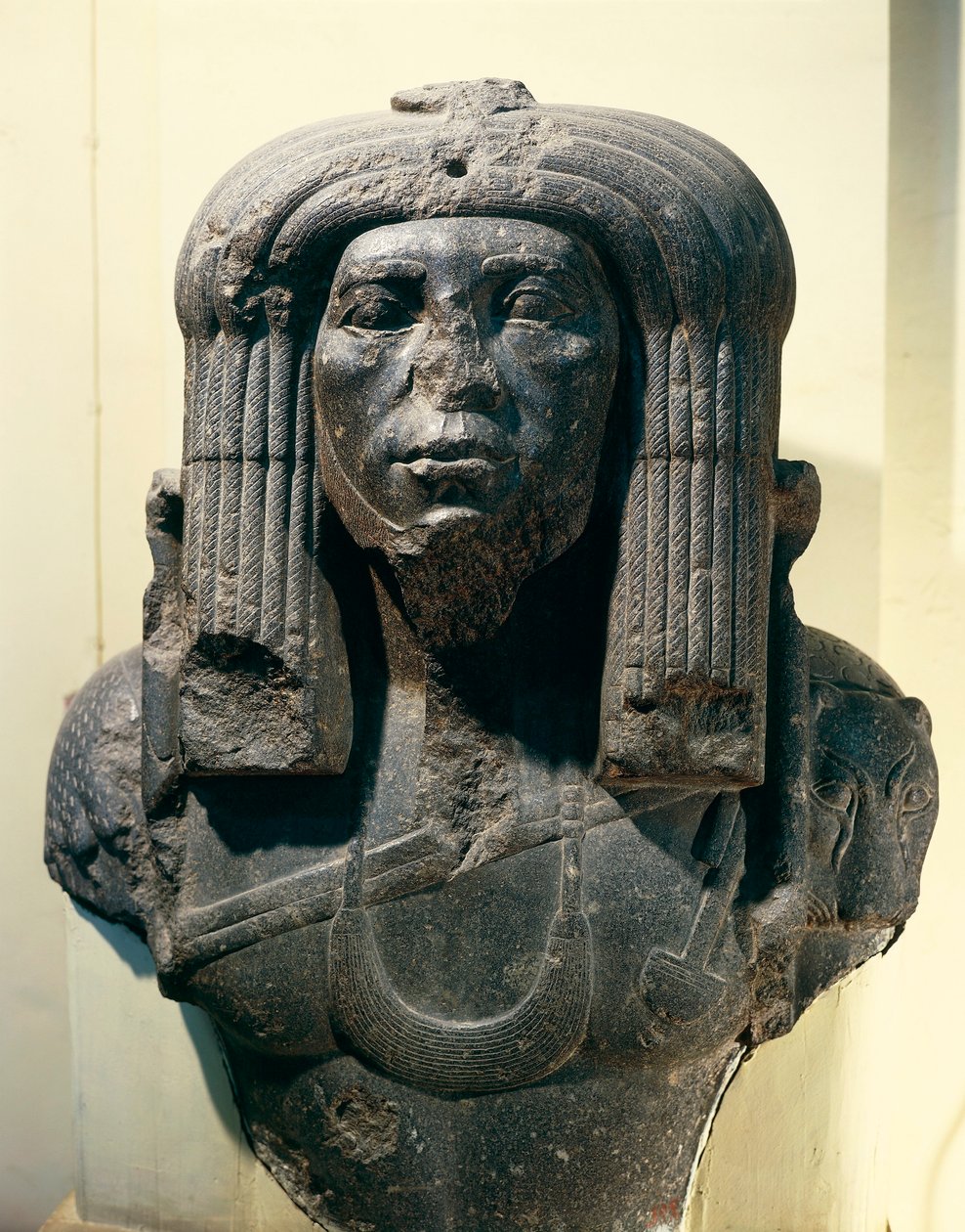 Byste av Amenemhat (Amenemhet) III ((Nimaat Re eller Ammenemes III), som representerer som prest, fra Fayum, Middle Kingdom, Dynasty XII av Egyptian 12th Dynasty