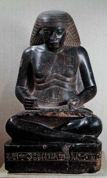 Amenhotep, sønn av Hapu, sittende med bena i kors, fra Amun-tempelet, Karnak, ca. 1391-53 f.Kr. (granitt) av Egyptian 18th Dynasty