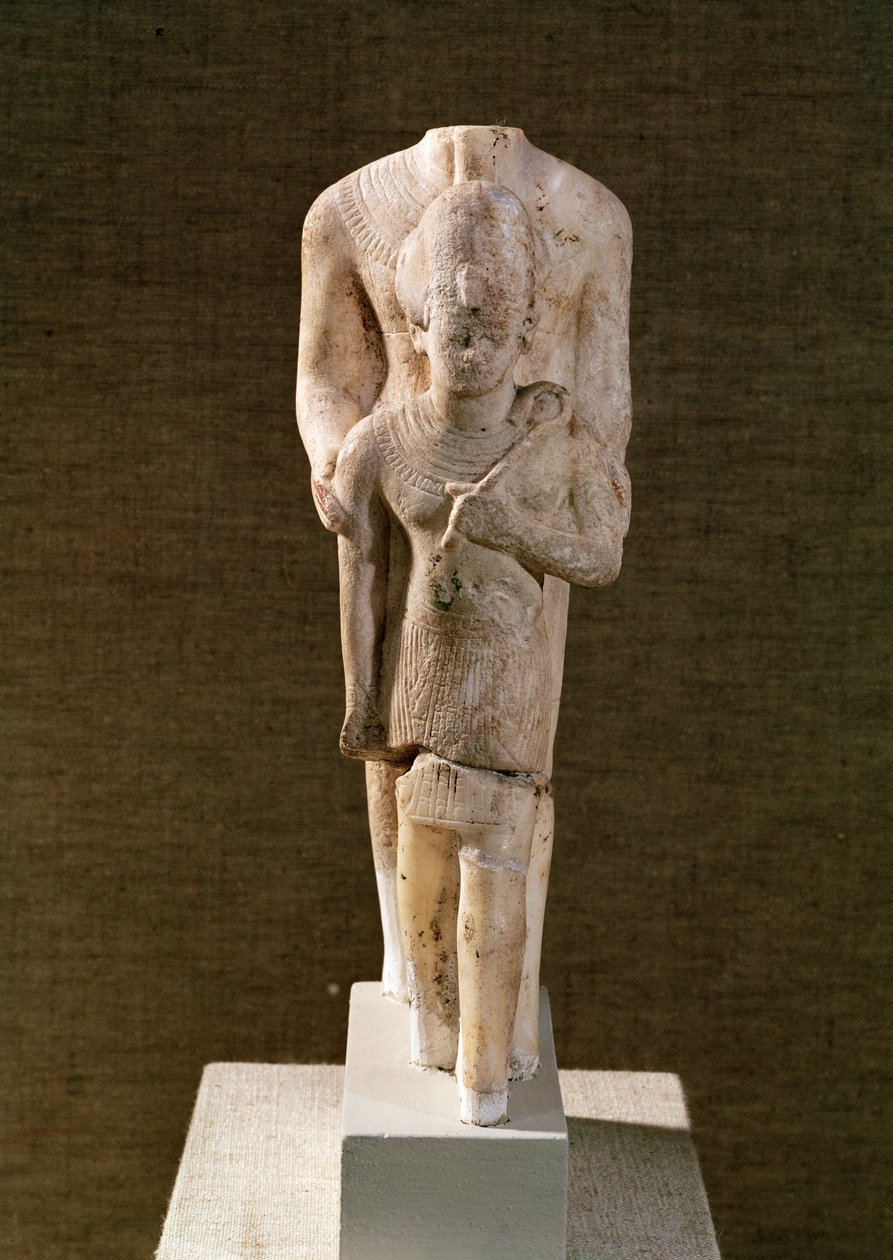 Amun beskytter Amenhotep III (1382-44 f.Kr.) fra tempelet til Amun, Karnak (kalkstein) av Egyptian 18th Dynasty