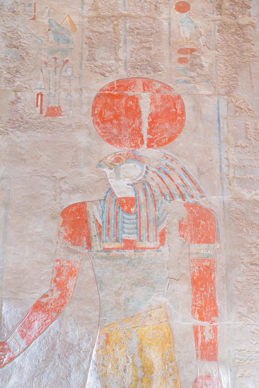 Basrelieff utskjæring av solguden Ra, Hatshepsut-tempelet til Deir Al Bahari, Luxor, Egypt (bilde) av Egyptian 18th Dynasty