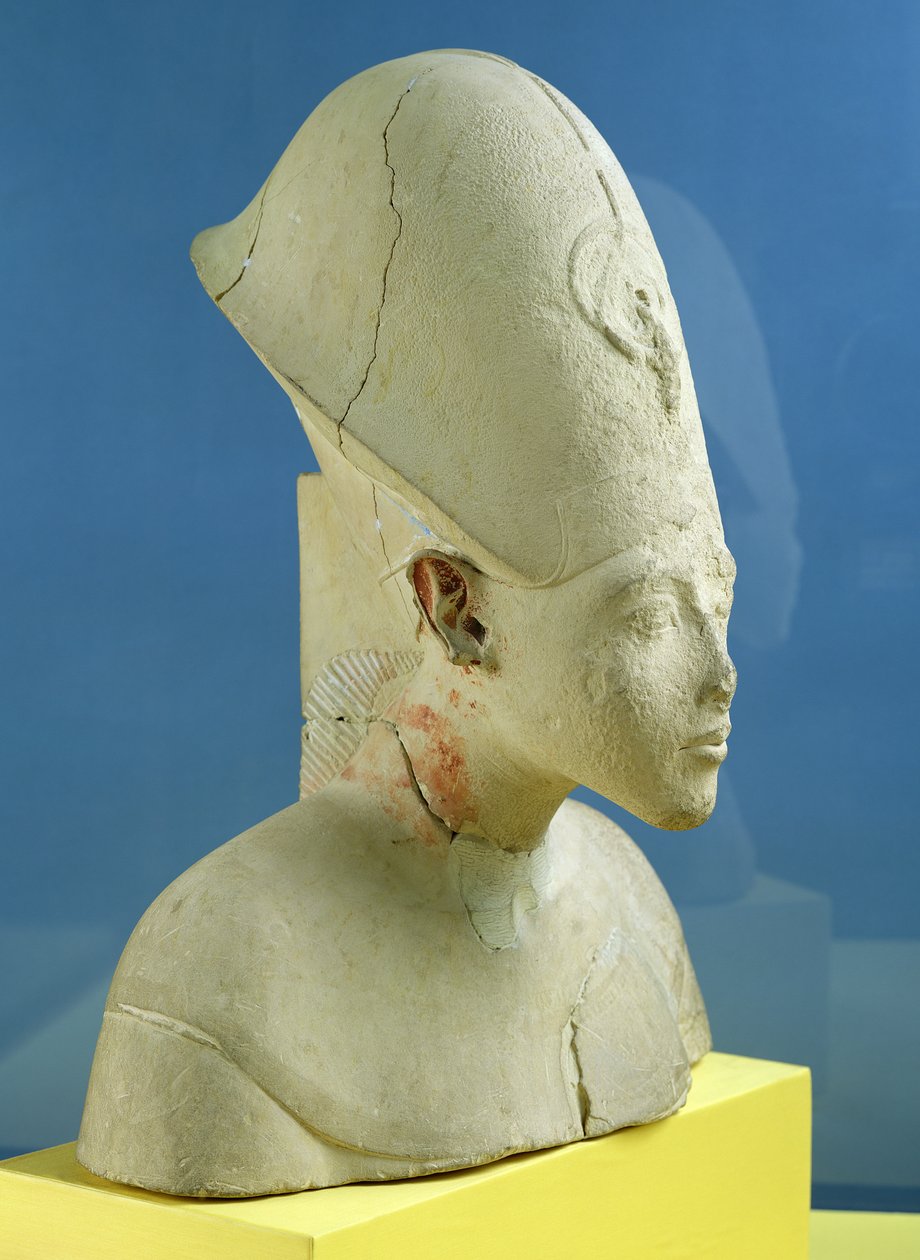 Byste av Amenophis IV (Akhenaten) fra Tell el-Amarna, Amarna-perioden, New Kingdom, ca. 1353-1337 f.Kr. (kalkstein) (se også 107947) av Egyptian 18th Dynasty