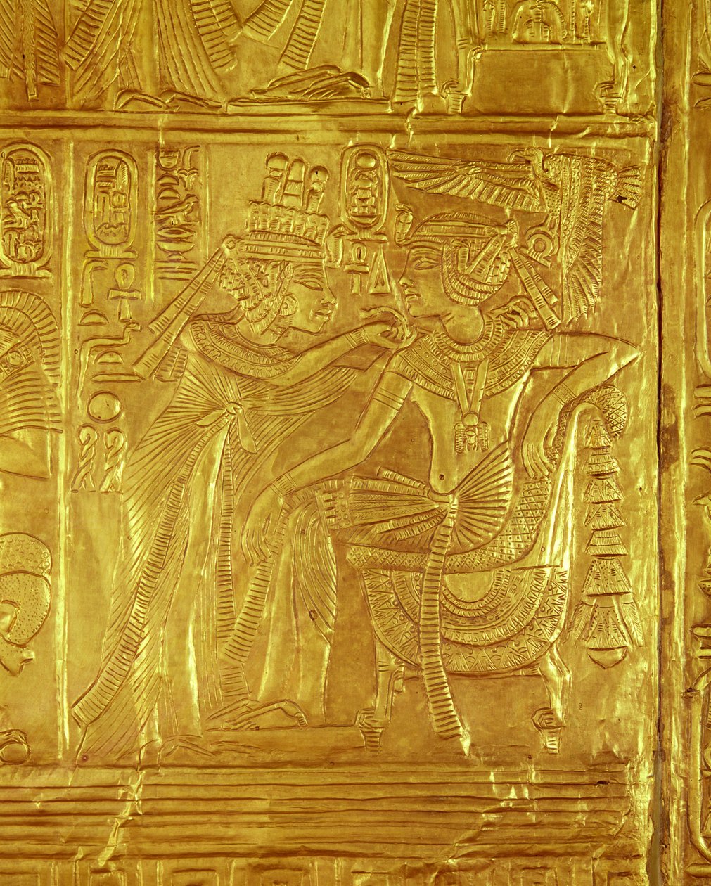 Detalj fra den gyldne helligdommen, fra Tutankhamons grav (ca. 1370-1352 f.Kr.) New Kingdom (tre overtrukket med gesso dekket med arkgull) av Egyptian 18th Dynasty