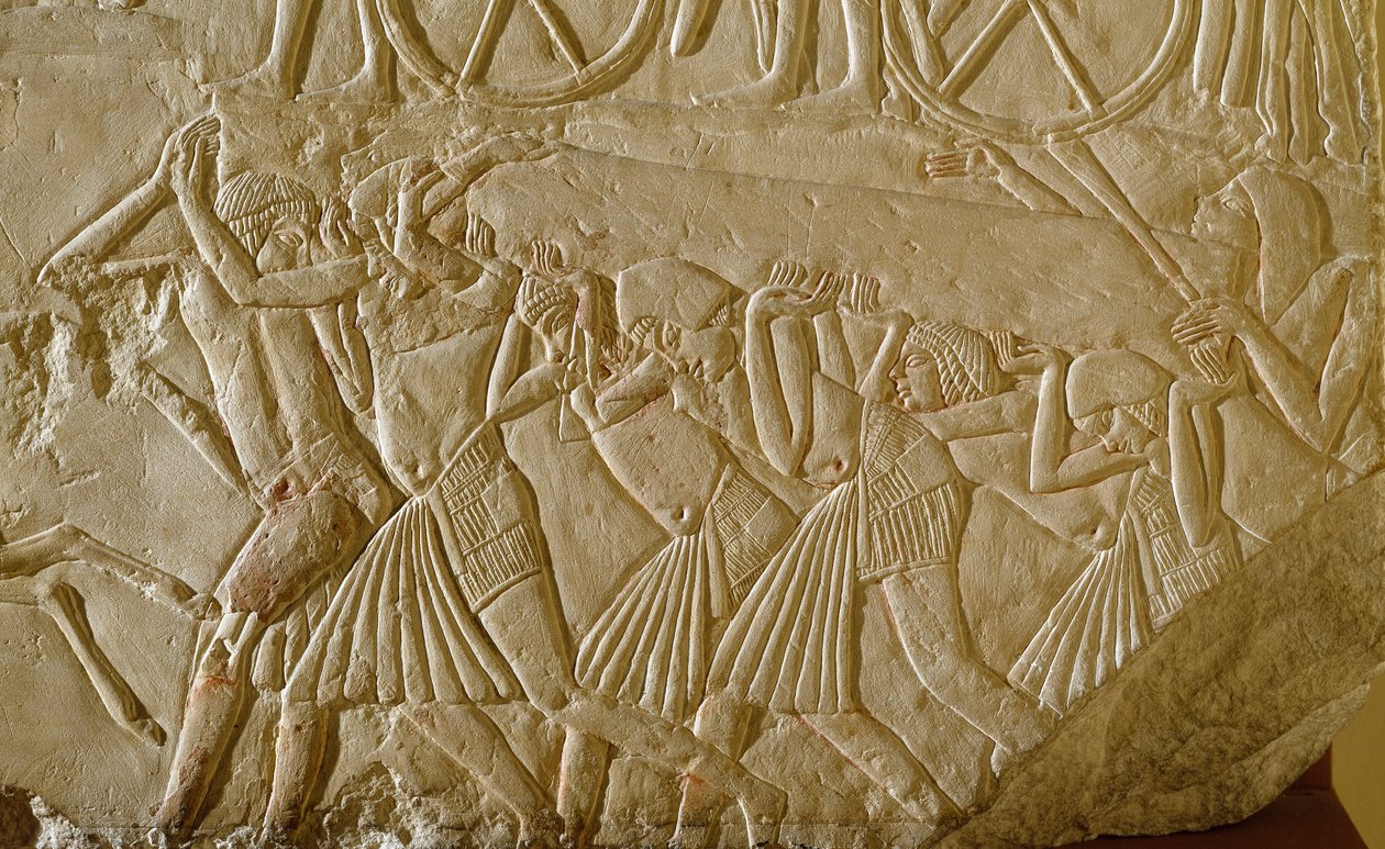 Egyptisk antikvitet: slaver som bærer en obelisk under de store verkene til det faraoniske Egypt. Detalj av et relieff fra graven til en høytstående tjenestemann fra det sene 18. dynastiet. 1570-1320 f.Kr. Bologna, Civico Museo Archeologico av Egyptian 18th Dynasty