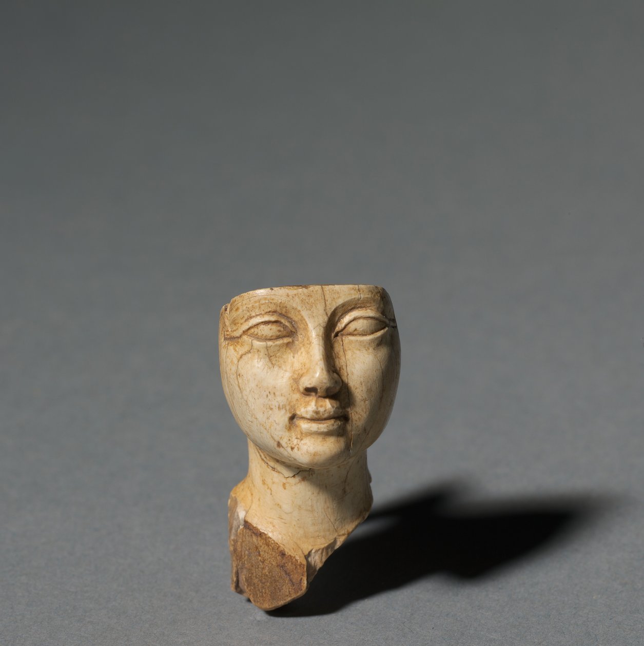 Ansikt fra en kosmetisk skje, 1391-1353 f.Kr av Egyptian 18th Dynasty