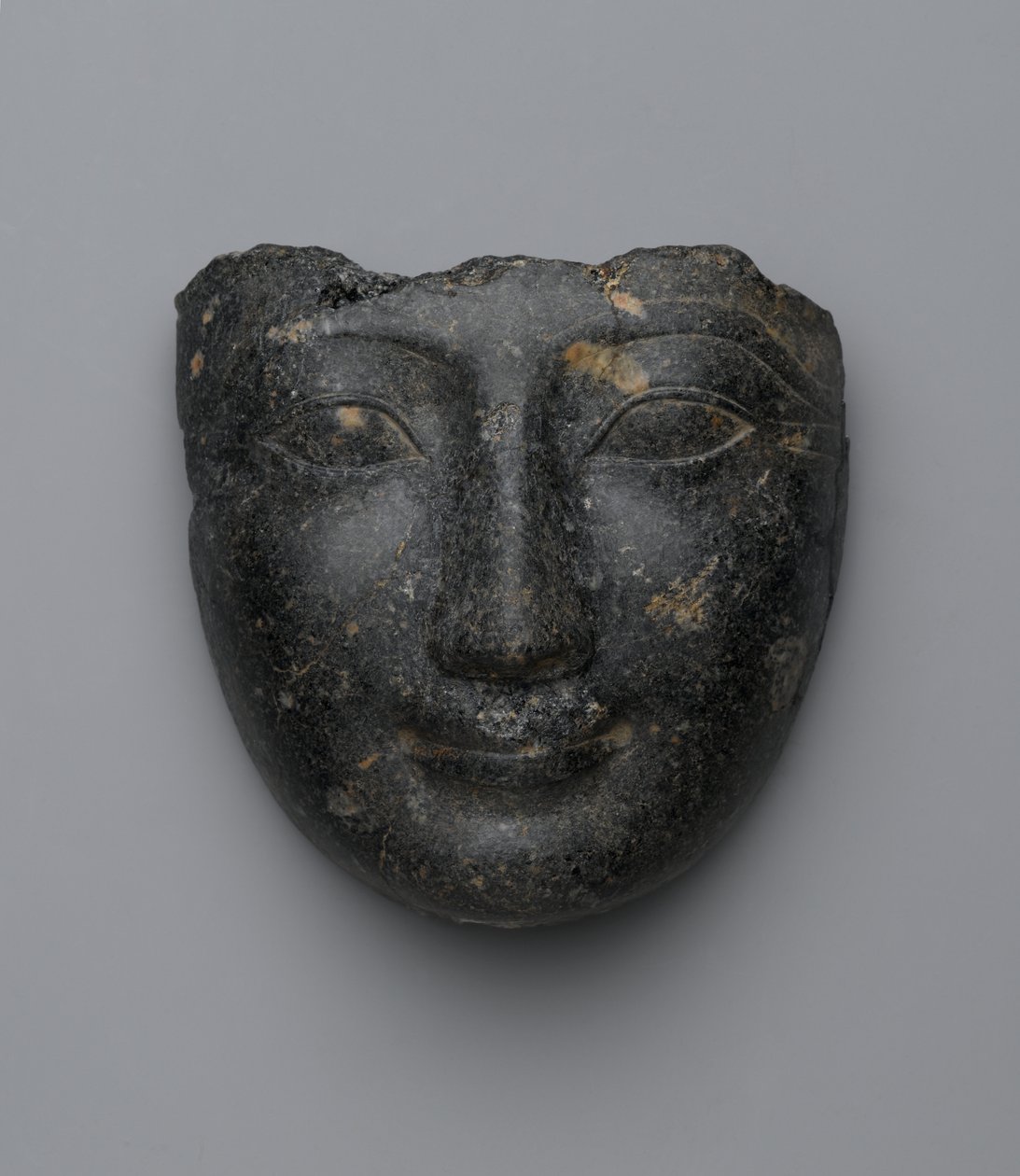 Ansikt fra et sarkofagdeksel, kjøpt i Luxor, New Kingdom (granitt) av Egyptian 18th Dynasty
