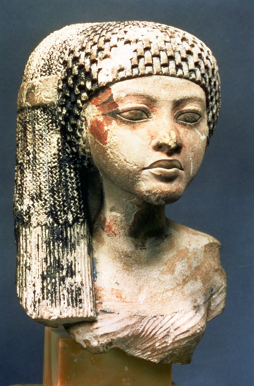 Leder for en prinsesse fra familien til Akhenaten, New Kingdom (malt kalkstein) (se også 107940, 370210, 370211) av Egyptian 18th Dynasty