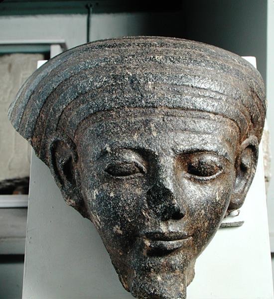 Leder for en prest, fra en sarkofag, New Kingdom, ca. 1350 f.Kr. (granitt) av Egyptian 18th Dynasty