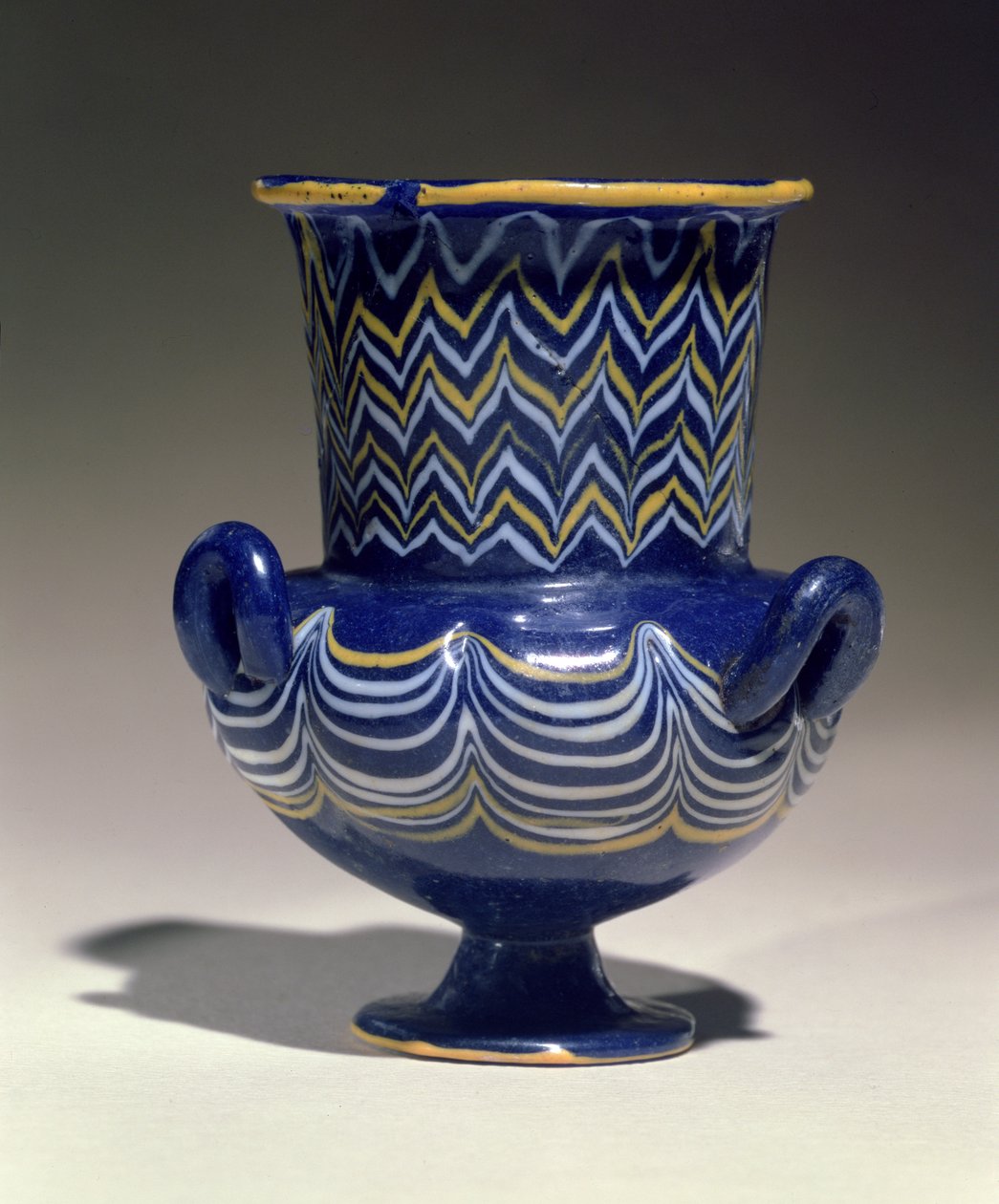 Krateriskos, fra Saqqara, New Kingdom (glass) av Egyptian 18th Dynasty