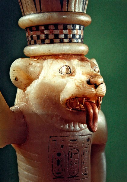 Pleomorphic unguent vase, fra Tomb of Tutankhamun, New Kingdom (alabaster) (detalj av 391031) av Egyptian 18th Dynasty