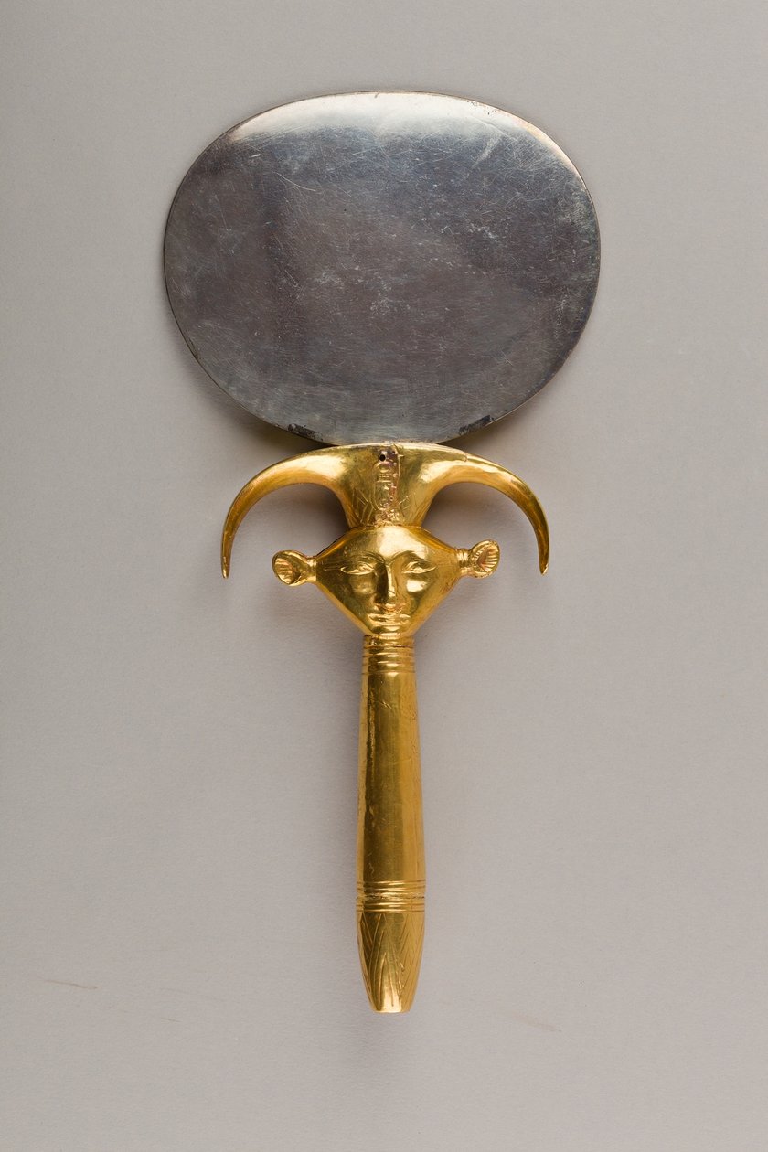 Speil med håndtak i form av et Hathor-emblem, ca. 1479–1425 f.Kr. (sølv, tre og gull) av Egyptian 18th Dynasty