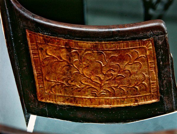 Panel fra en barnestol, fra Tutankhamons grav, New Kingdom (forgylt tre) (detalj av 341824) av Egyptian 18th Dynasty