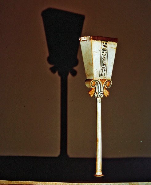Papyrus burnisher, fra Tomb of Tutankhamun, New Kingdom (elfenben med gullfolie) av Egyptian 18th Dynasty