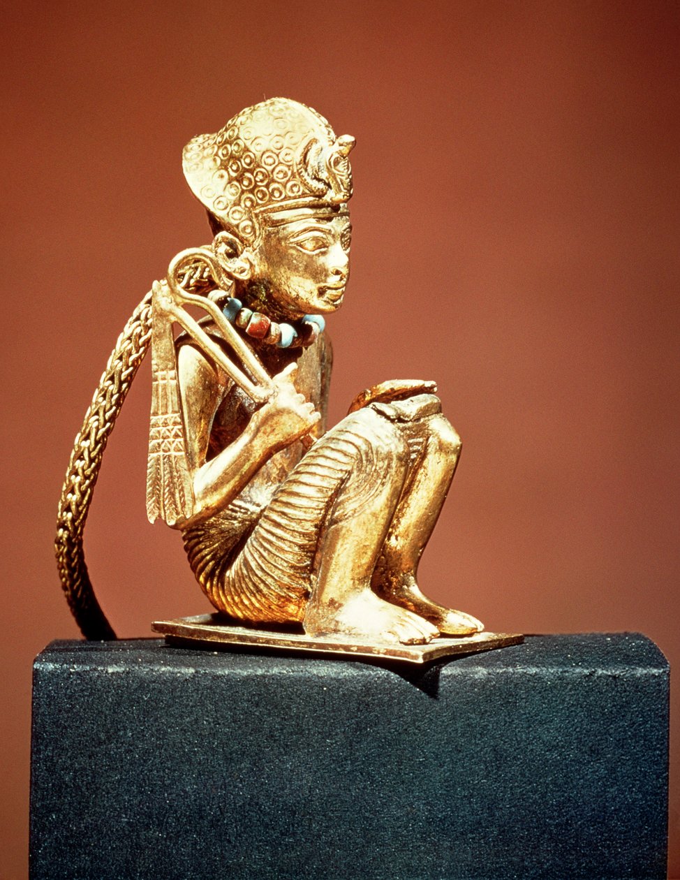 Anheng som representerer Amenophis III (1403-1365 f.Kr.) fra graven til Tutankhamon, New Kingdom (gull) (se også 391019) av Egyptian 18th Dynasty