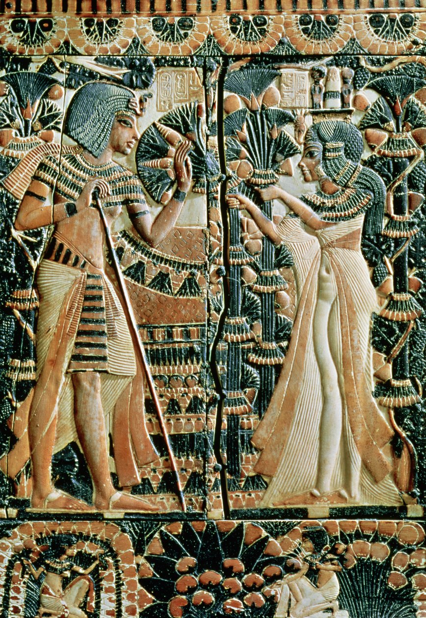 Plakett fra lokket på en kiste som viser Tutankhamon (ca. 1370-52 f.Kr.) og hans kone Ankhesenamun i en hage, New Kingdom (malt elfenben) av Egyptian 18th Dynasty
