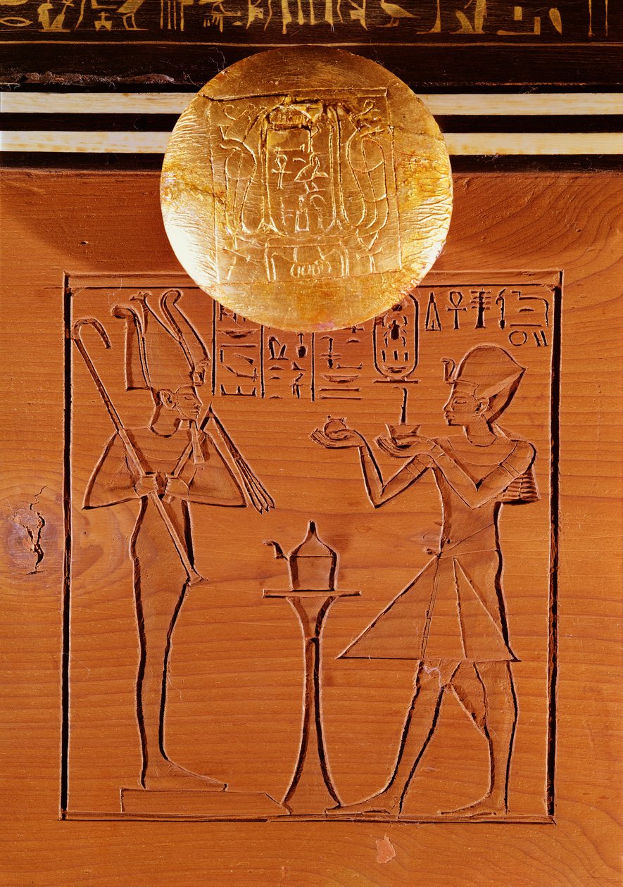 Bærbar kiste, detalj av Tutankhamon (ca. 1370-1352 f.Kr.) som gir et tilbud til Osiris, fra Tutankhamons grav, New Kingdom (ibenholt, elfenben, tre og bronse) av Egyptian 18th Dynasty