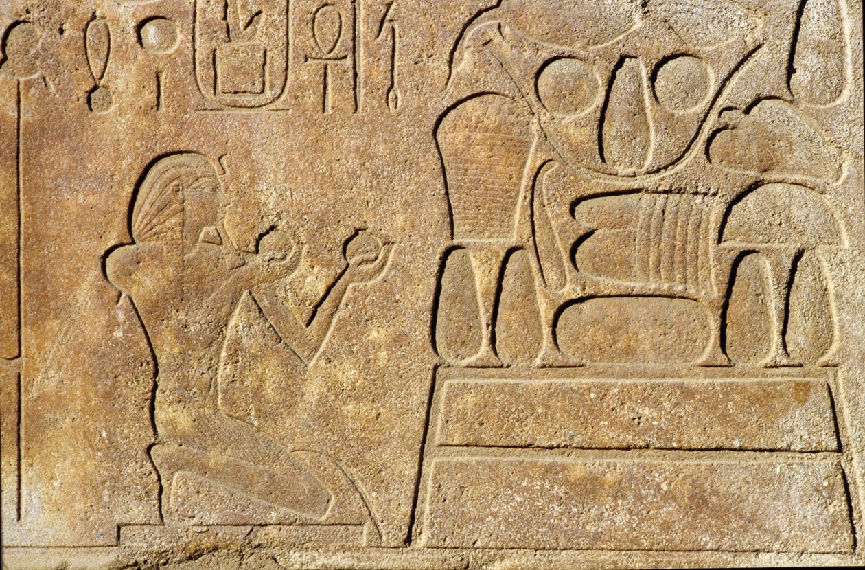 Dronning Hatshepsut (ca. 1503-1482 f.Kr.) kneler foran et bord med offer, Amun-tempelet, New Kingdom av Egyptian 18th Dynasty