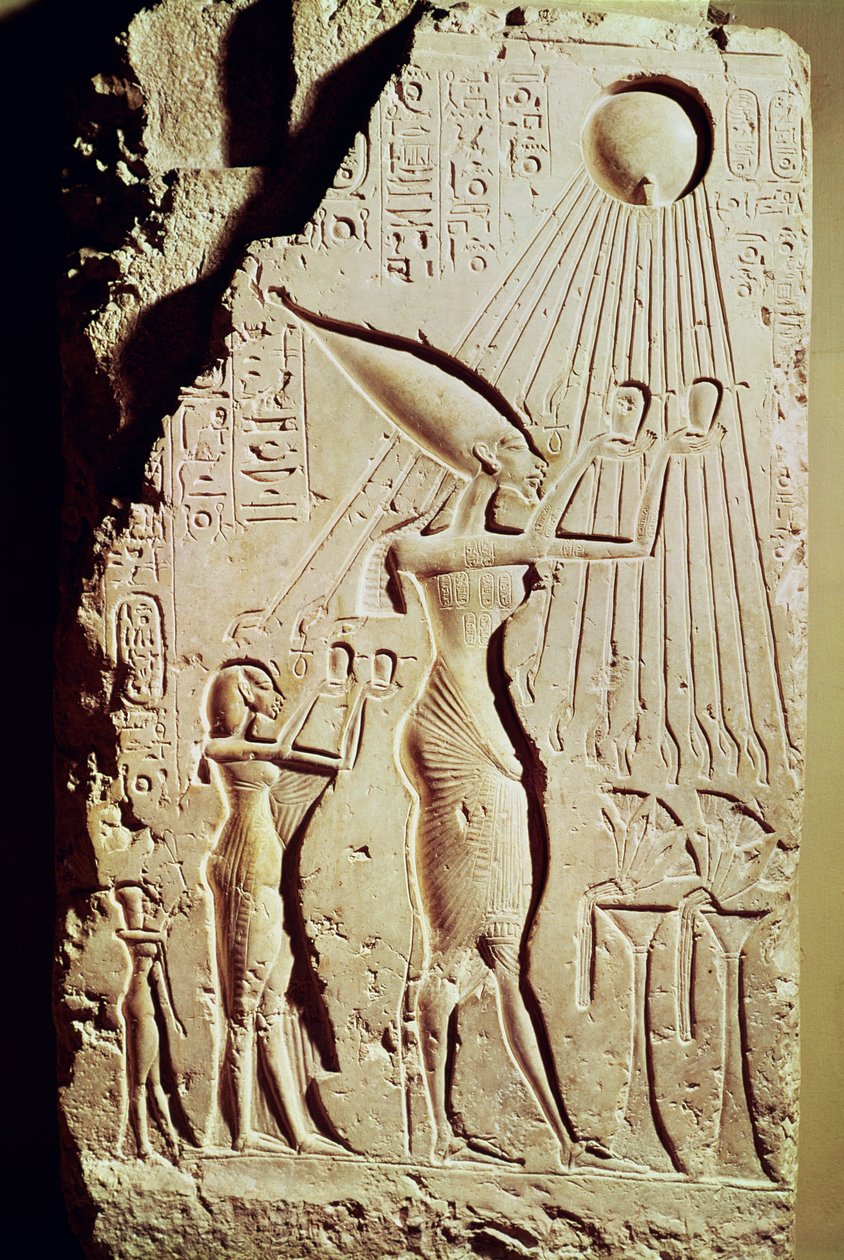 Relieff som viser Amenophis IV (Akhenaten) (ca. 1364-47 f.Kr.), Nefertiti og deres datter, Meritaton, som gir et tilbud til Aten, fra det kongelige palasset ved Tell El-Amarna (alabast) av Egyptian 18th Dynasty