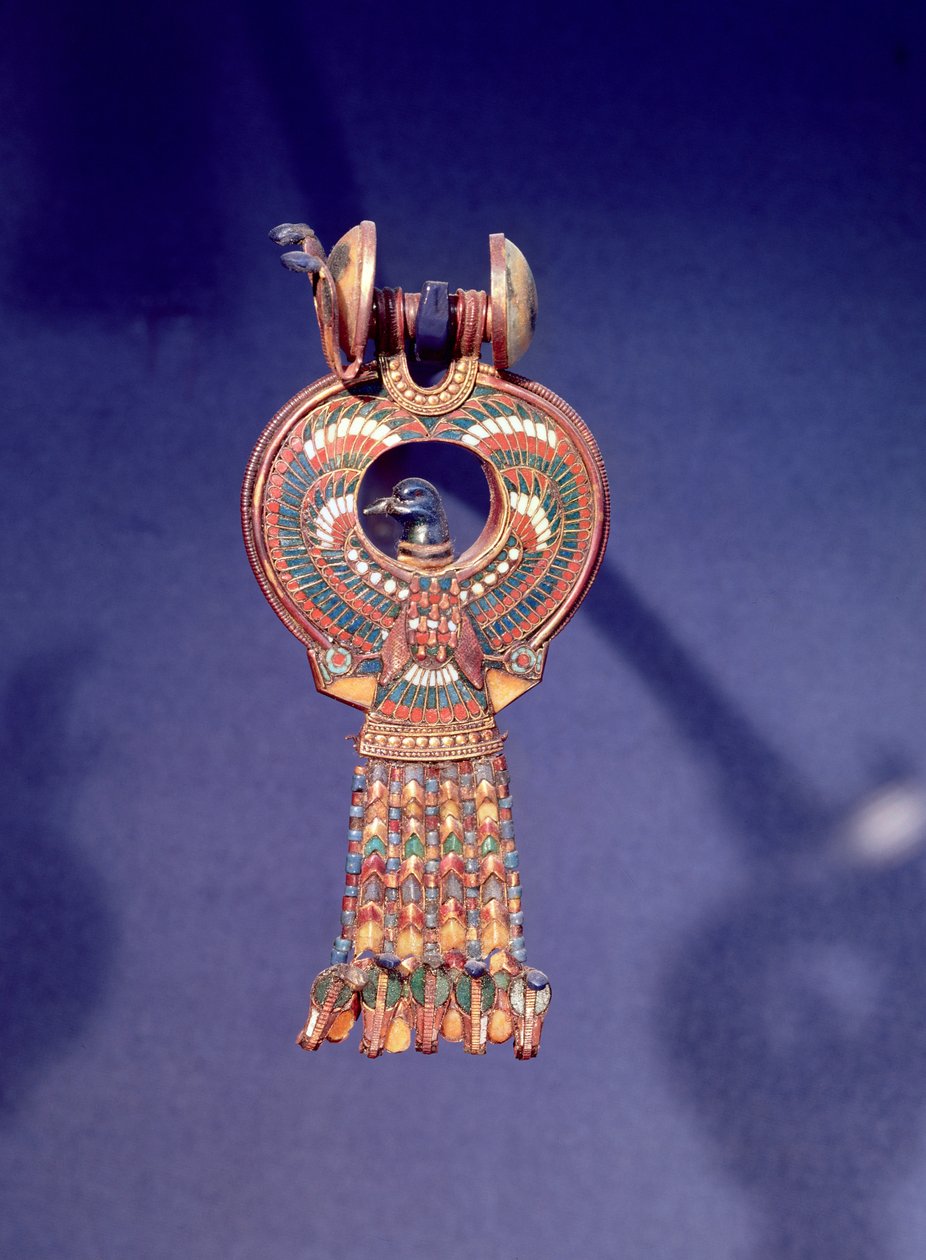 Høyre ørering fra et par øreringer med en blåfugl, fra graven til Tutankhamon, Kongenes dal, Theben, ca. 1347-37 f.Kr. (gull og smeltet glass) (se også 344028) av Egyptian 18th Dynasty