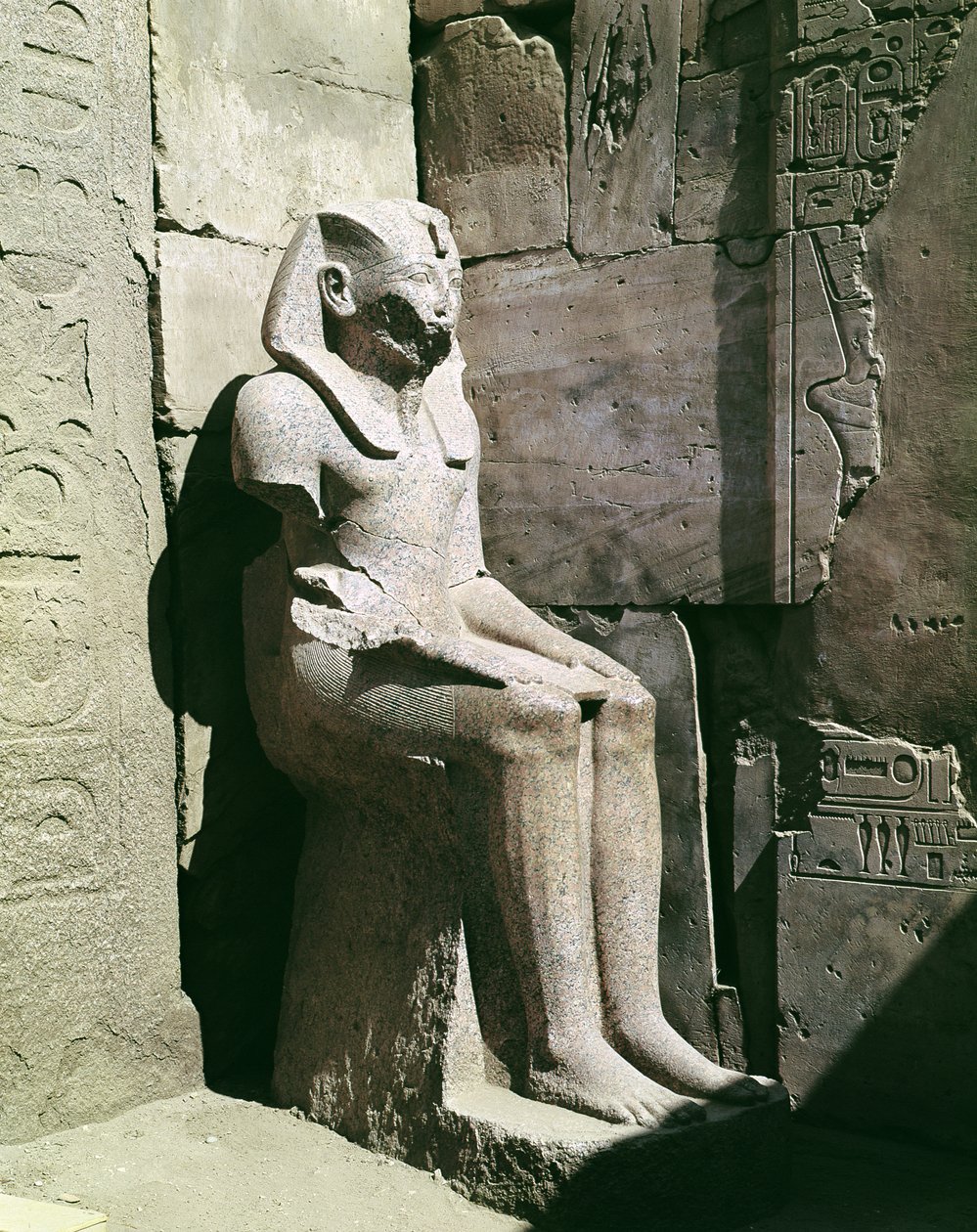 Statue av Tuthmosis III (ca. 1490-39 f.Kr.) New Kingdom (granitt) av Egyptian 18th Dynasty